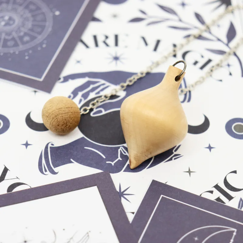 Pendule en bois de cade sauvage